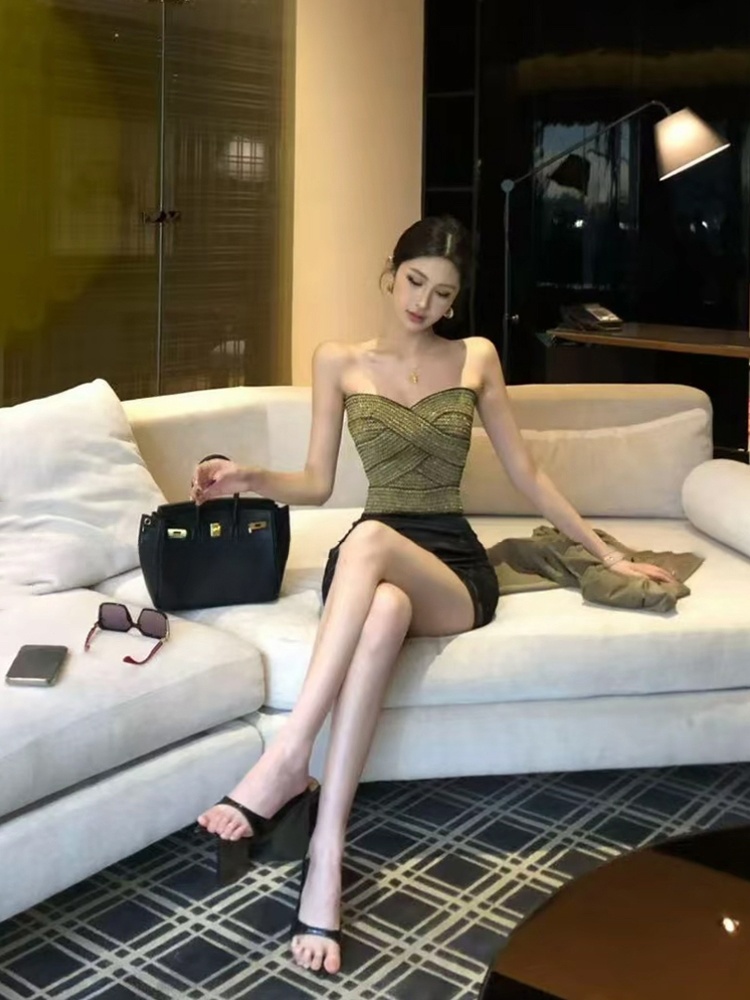 Krótki, ciężko zdobiony haftem – Vintage Fashion Years recenzja i cena