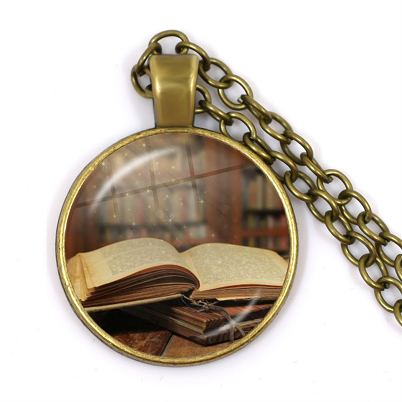 Gorąca stara książka naszyjnik – Vintage Fashion Library recenzja i cena